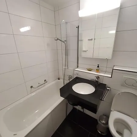 شقة Grosszuegige 4 Schlafzimmer In Bergblick Zentrale Lage *