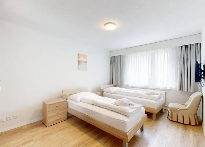 Grosszuegige 4 Schlafzimmer In Bergblick Zentrale Lage Apartament